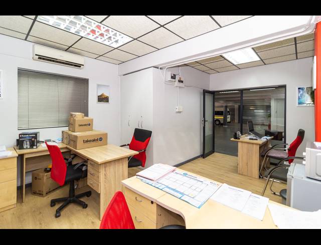 275M² BUILDING TO LET IN WOODSTOCK